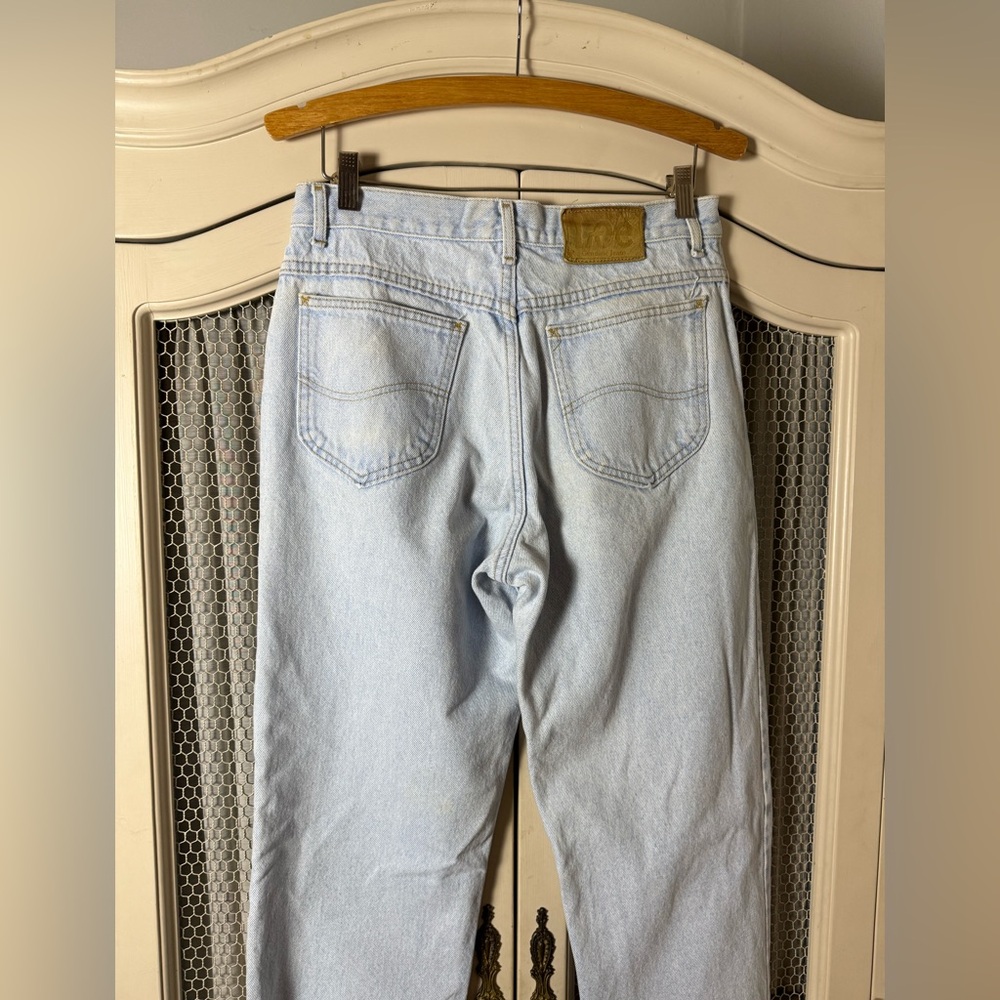 Vintage 90’s Lee Light Wash High Waisted Jeans - Picture 3 of 12